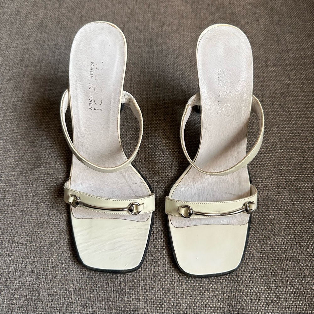 Vintage white Gucci horsebit heels - Picture 3 of 8